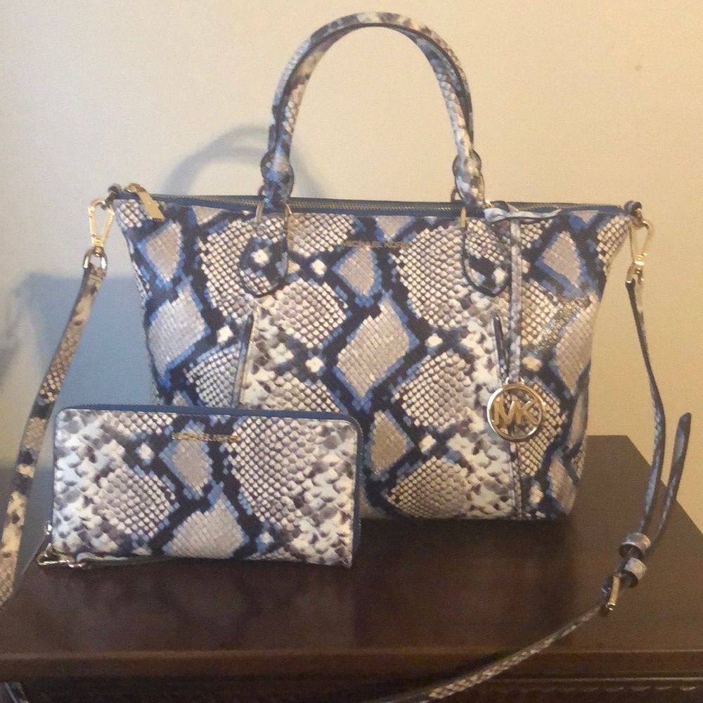 Michael Kors Large Python satchel only. The wallet is not included!
